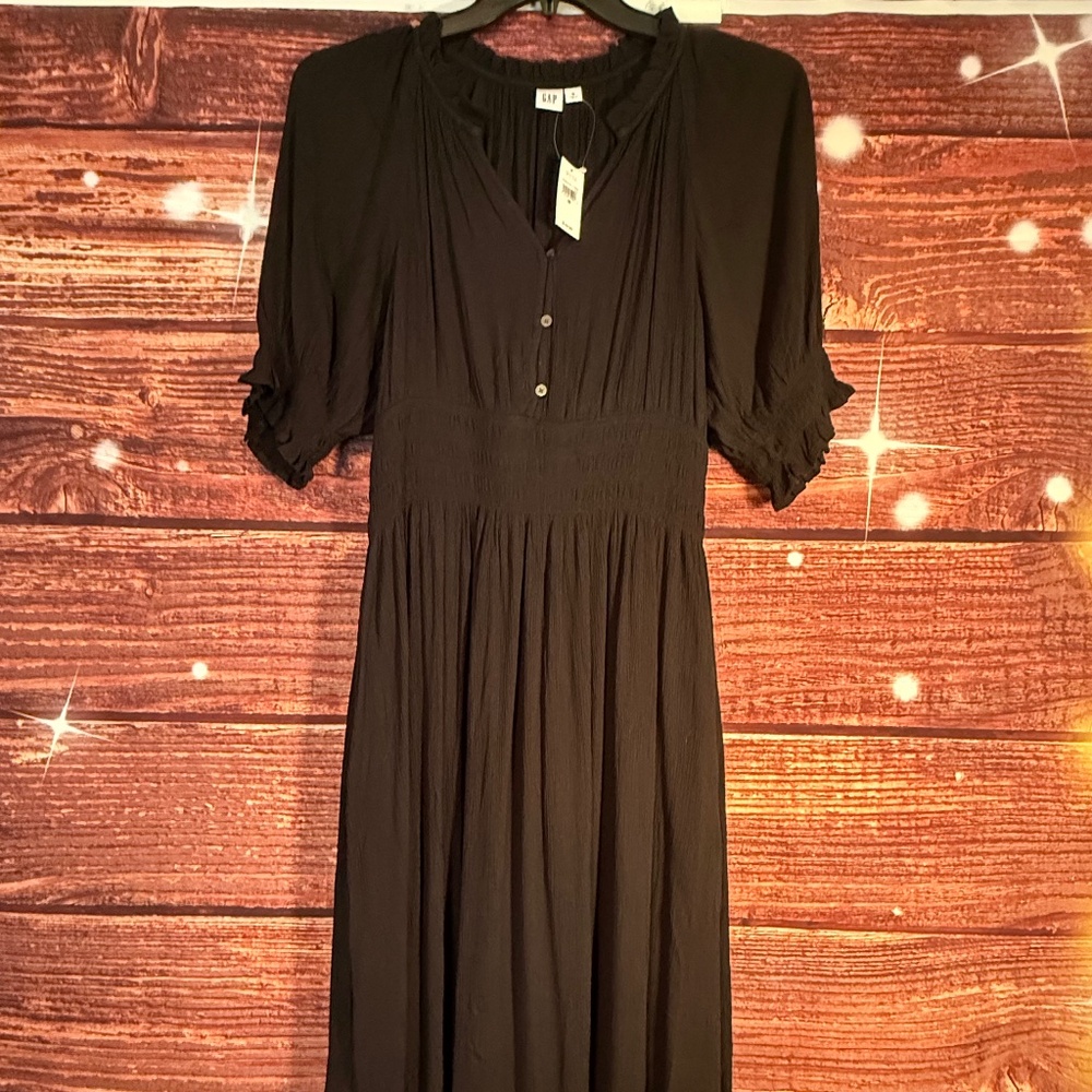 *NWT* Gap Women's Short Sleeve Splitneck Midi Dress. Size Medium.